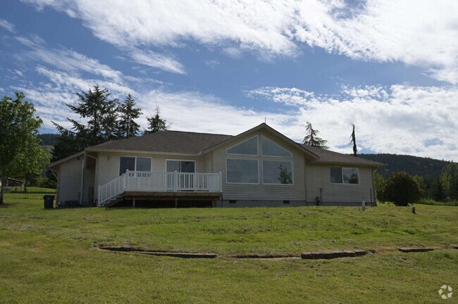 Building Photo - Newly renovated 3 bed 2 bath in a country ... Rental