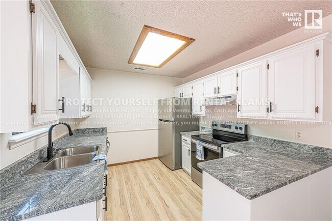 Photo - 424 E Malinda Dr