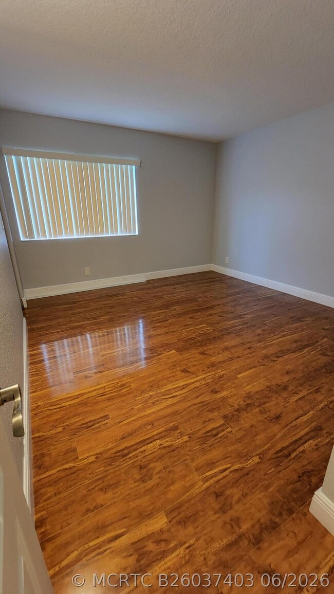 527 Shady Pine Way Unidad C1