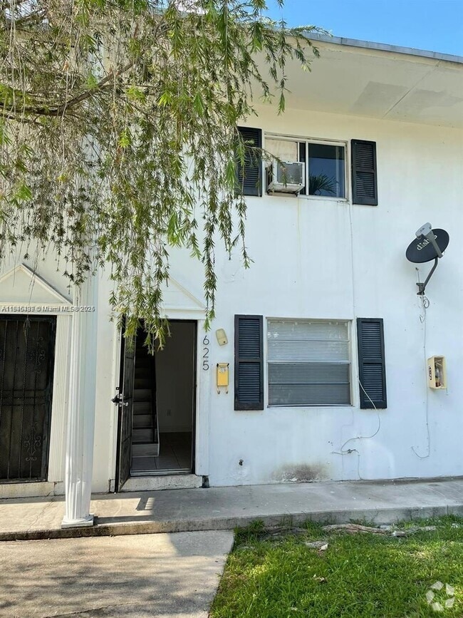 Building Photo - 1625 NW 81st St. Unit 1625 Rental