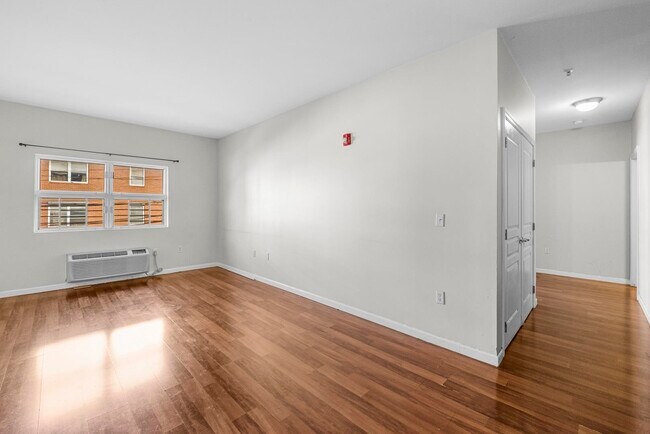 Photo - 845 Newark Ave Unidad 3B