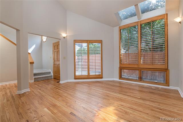 Photo - 541 Monroe St