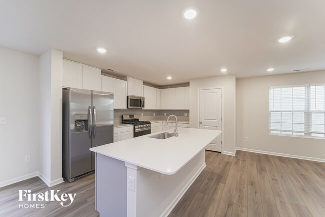 Photo - 381 Hollingswood Dr