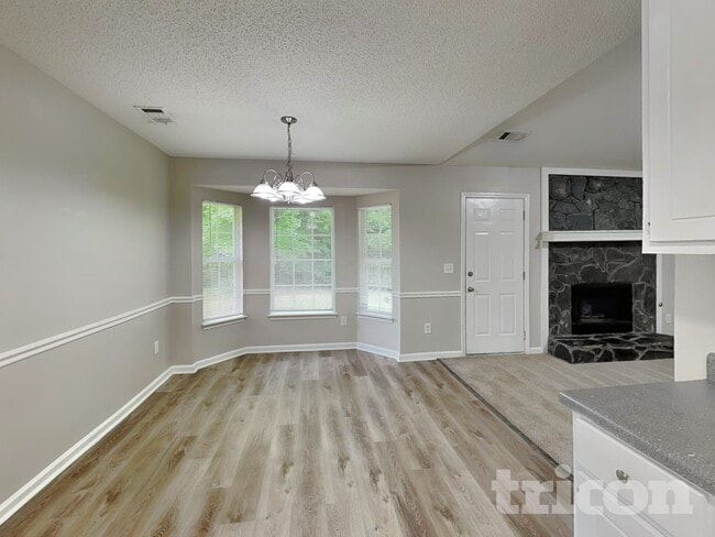 Photo - 372 Cheri Pl