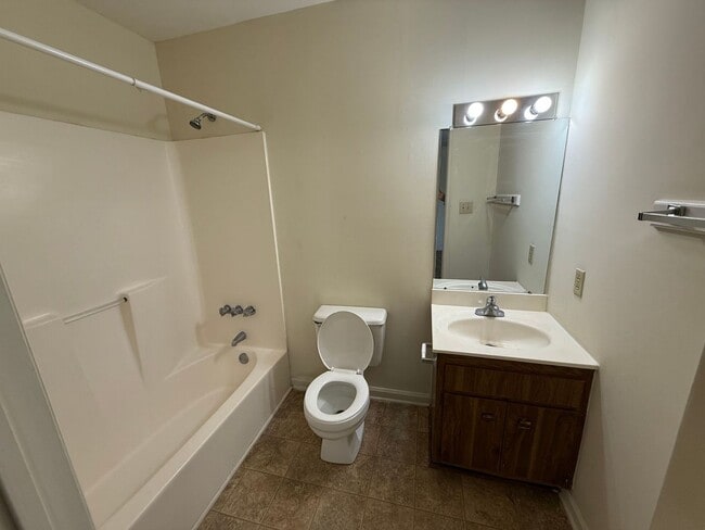 Photo - Nice 2 bedroom 2 bath duplex