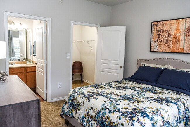 Photo - Longfellow Arms