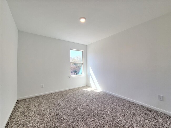 Photo - 151 Island Blvd