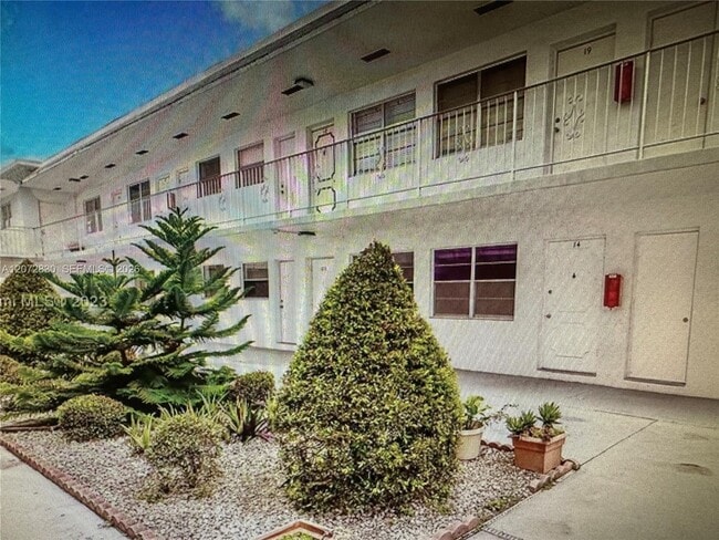Photo - 2826 Van Buren St Unit 18