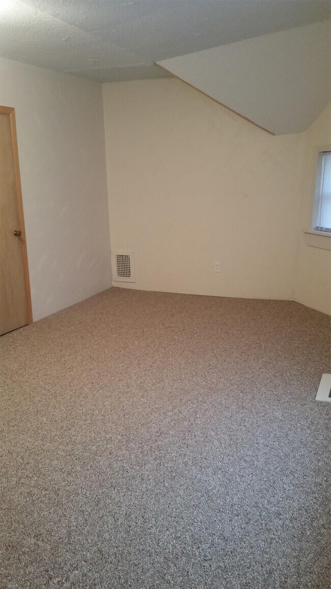 824 Davis Ave