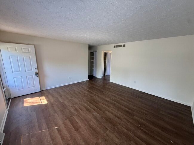 Photo - 909 Gregory Way