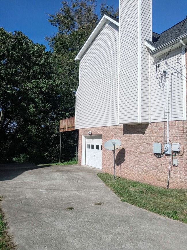 2575 Elkmont Dr