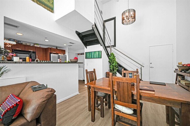 7728 Collins Ave Unit 5