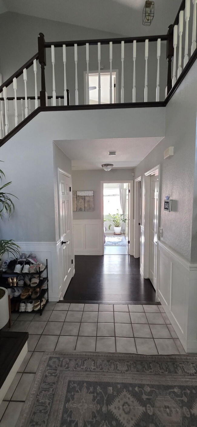 Photo - 430 Guinevere Ct