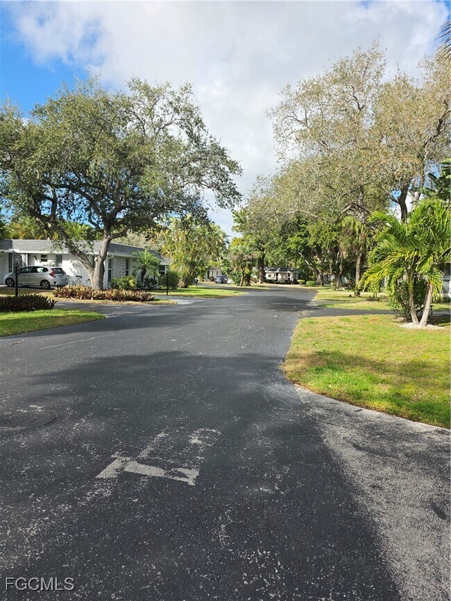 Photo - 280 Lanchester Ct