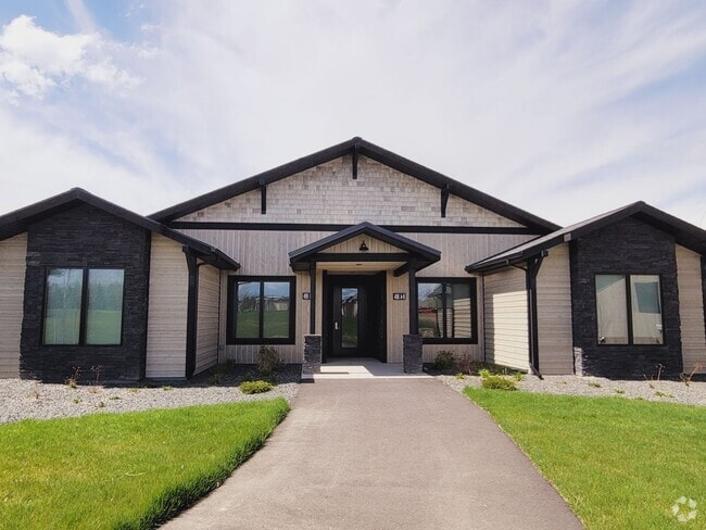 Building Photo - Amazing Opportunity in Black Bull Rental