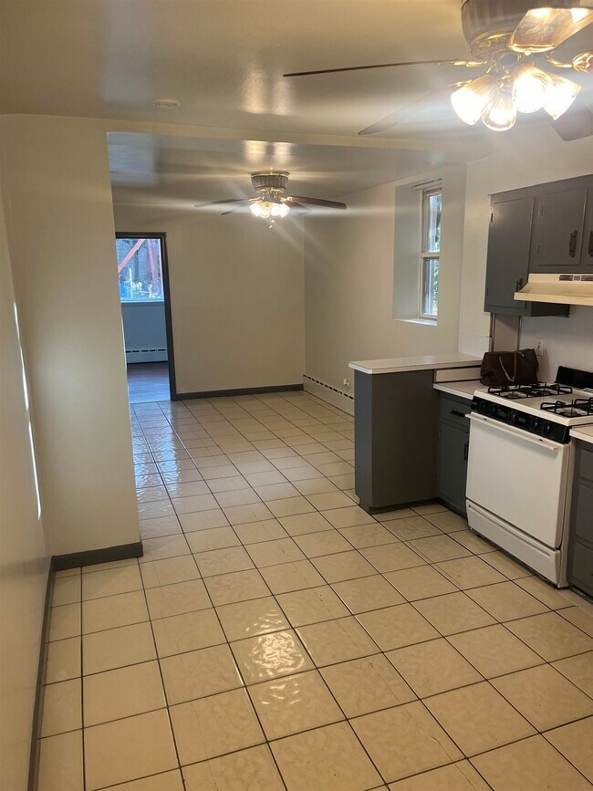 Photo - 1211 Hillside Pl