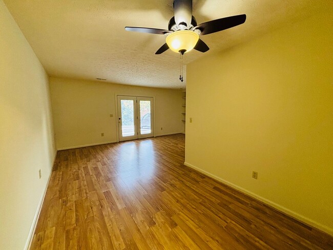 Photo - 1704 Emerald St