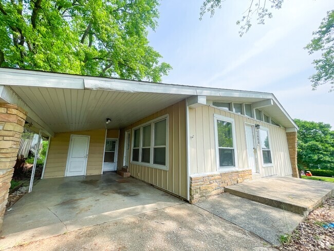 Building Photo - 2600 Leroy Dr Rental