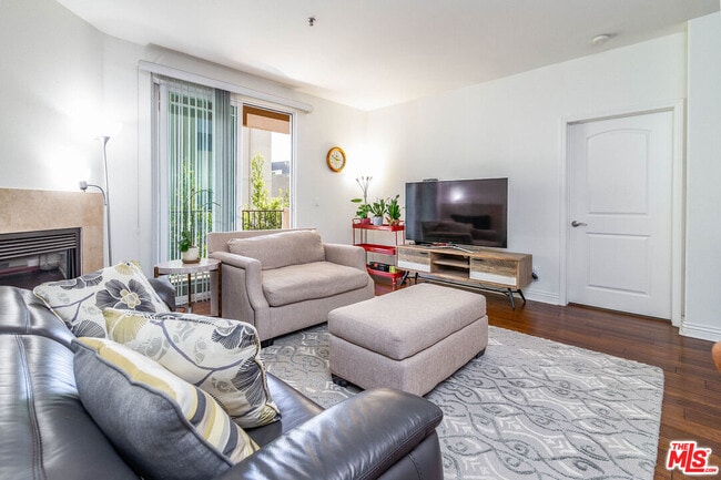 Photo - 5132 W Maplewood Ave Unidad 206 Rental