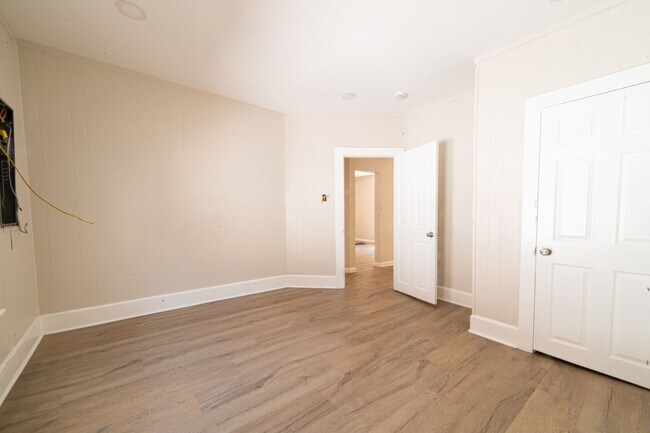 Photo - 730 E Montrose St Unit Apt 2