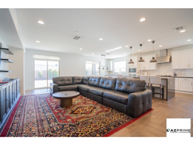 Photo - Elegant 4/3.5 Glendale House with Fire Pit &amp; Patio!