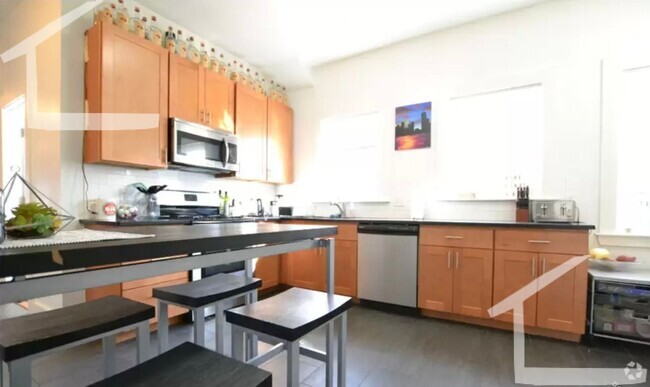 Building Photo - Huge 4 bed unit located near the Green Lin... Rental