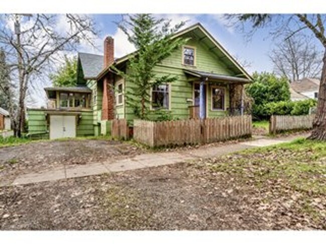 Building Photo - 5BD/2BA Gorgeous Vintage Home in South Cam...