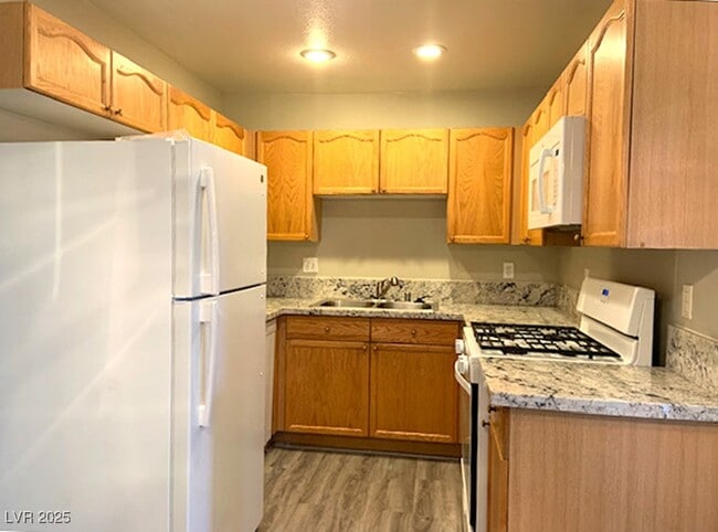 Building Photo - 352 Pine Haven St Unit 106 Rental