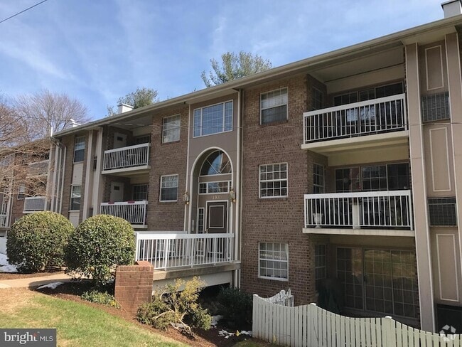 Building Photo - 1935 Wilson Ln Unit 203 Rental