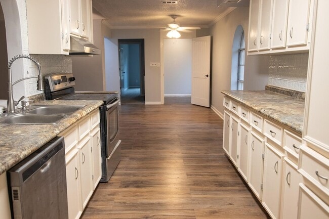 3306 Timberlane Cir
