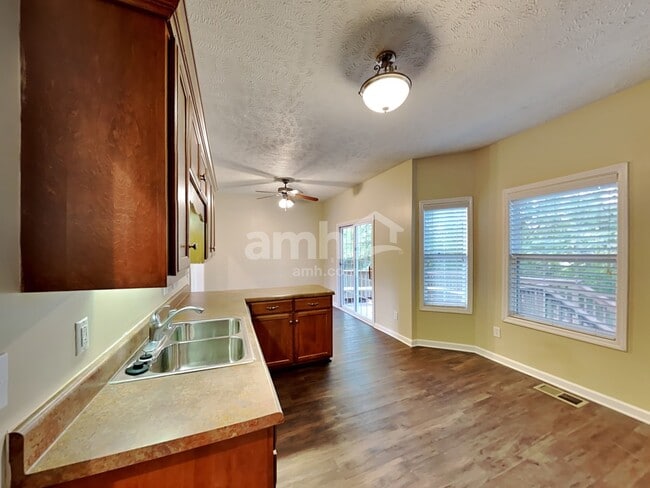 Photo - 2495 Oak Hill Dr