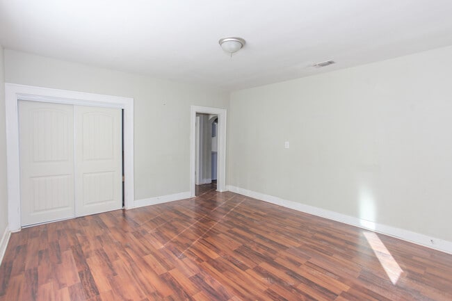 Photo - 102 W 13th St