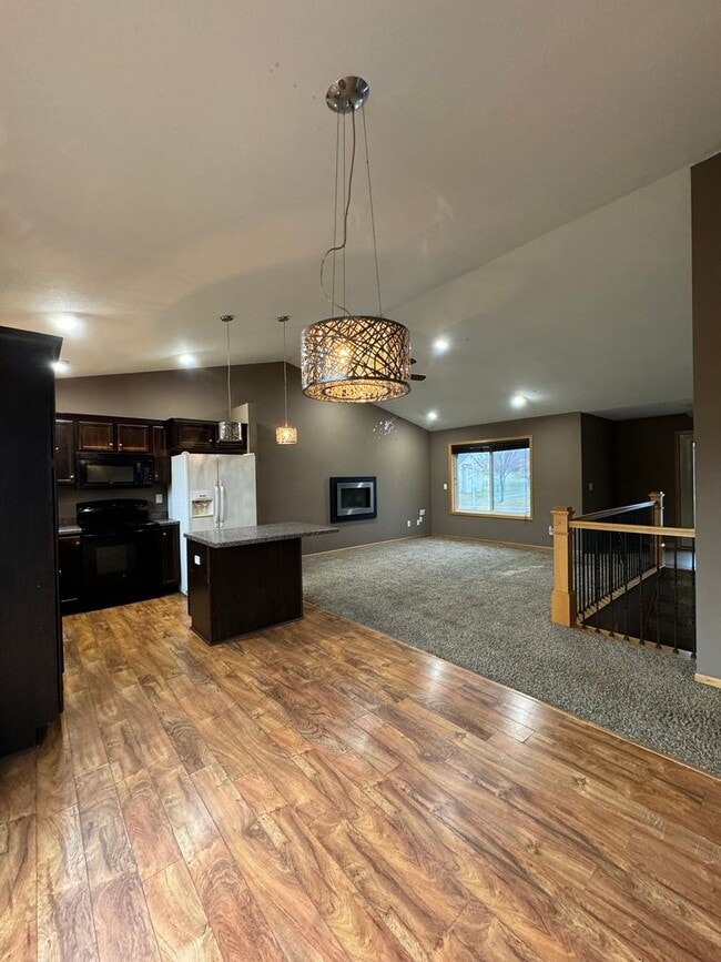 Building Photo - NW Rochester 4 bedroom 3 bath 2 car attach...