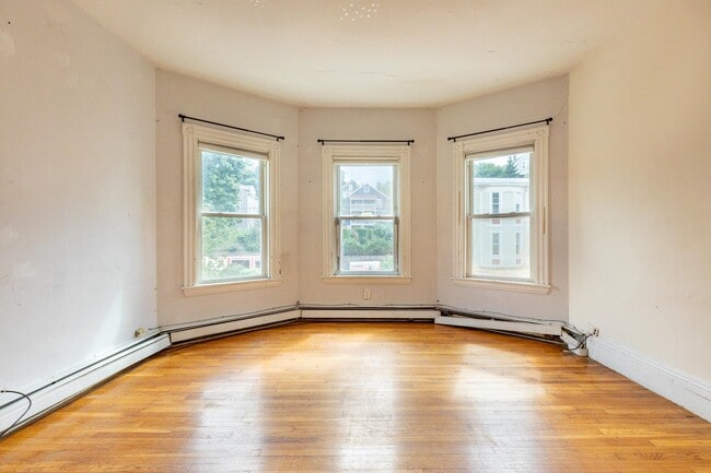 Building Photo - 60 Hillside St Unit 3