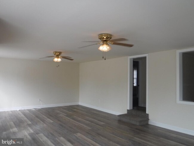 Photo - 10051 Dupont Blvd