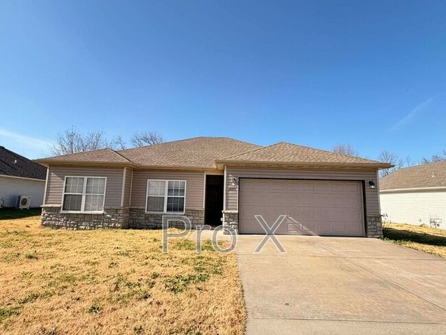 Building Photo - 1604 Prier Ln