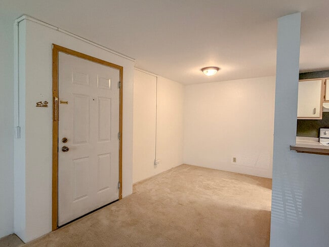 Photo - 975 Aberdeen Ave NE