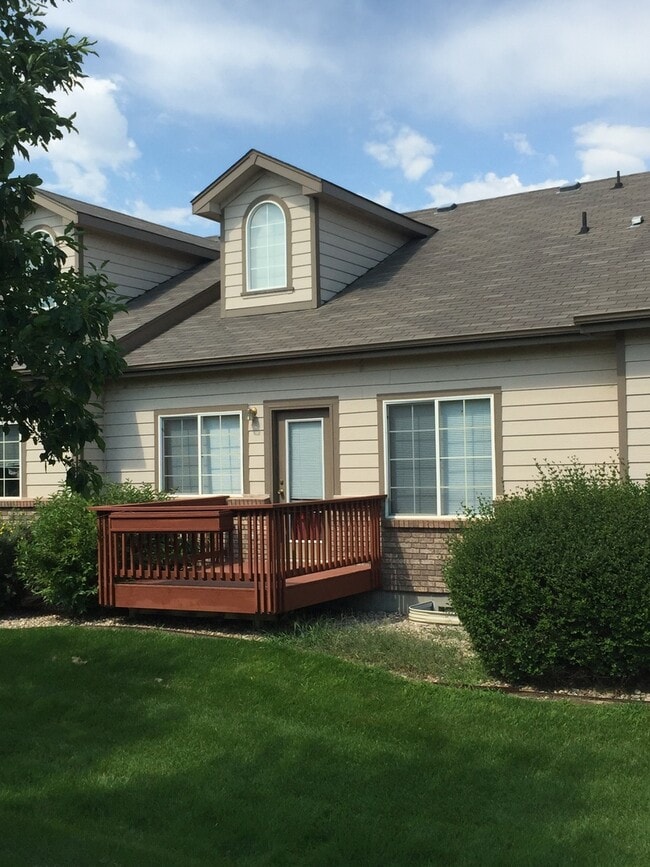 Photo - Beautiful 2 Bedroom + Loft Townhome in Lov...