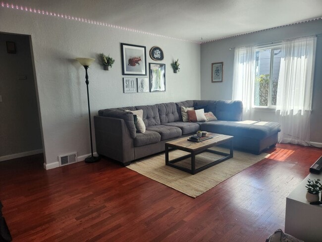 Photo - Spacious Lower Level Unit In Beautiful Manette