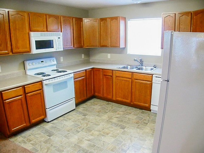 Photo - 4 bedroom/2 Bath Town home for rent!
