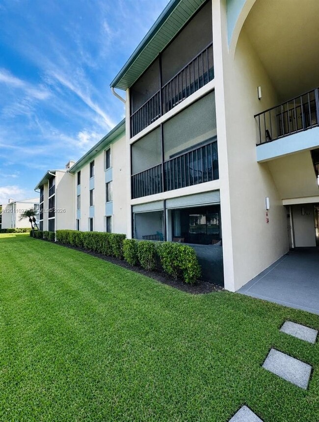 Building Photo - 1110 Green Pine Blvd Unit C1