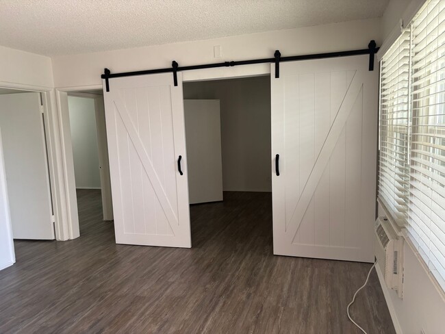 Building Photo - 5637 Strohm Ave Unit 5637 #7