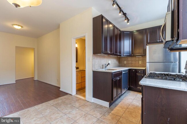 Photo - 626 S 19th St Apartamento Unidad 2F