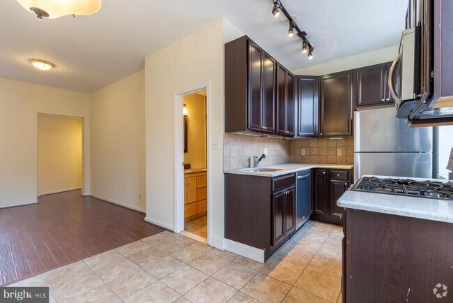 Building Photo - 626 S 19th St Unit 2F Rental