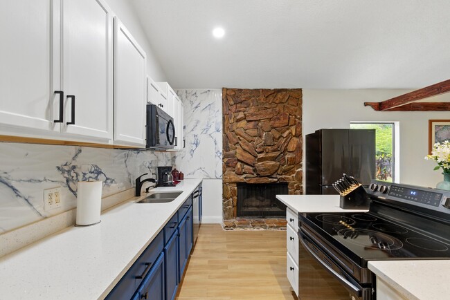 Photo - 16319 Burns Dr W