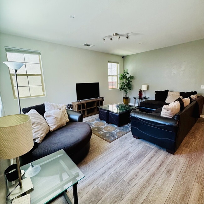 Photo - Ready to share an elegant lifestyle? Consider a room for rent! Unit 1