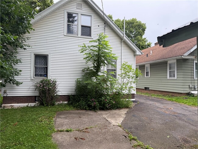 Photo - 197 Rossiter Rd