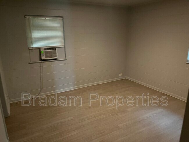 Photo - 3239 E Admiral Ct Unit 2