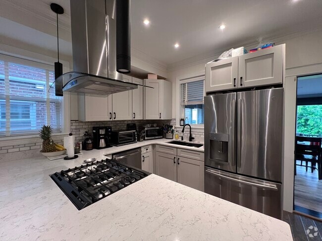 Building Photo - 718 Tuckerman St NW Rental