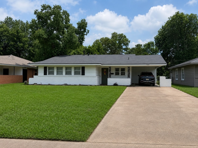 Building Photo - Broadmoor Terrace